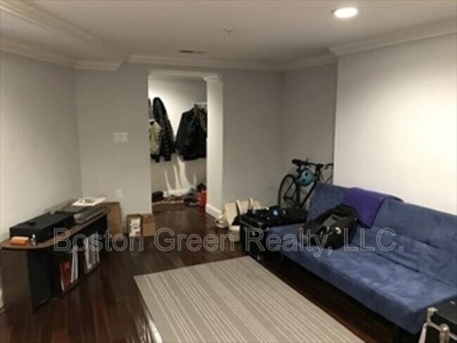 Building Photo - 140 Marcella St