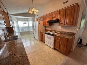 Building Photo - 5005 Medieval Dr