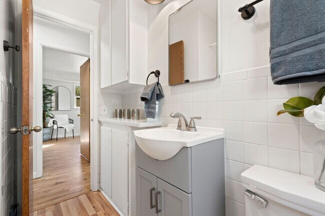 Building Photo - Stunning Fully Remodeled 3-Bedroom Home with Fenced Yard