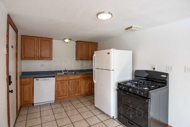 Building Photo - Charming 2-Bedroom 1-Bath + Bonus Room Farmhouse