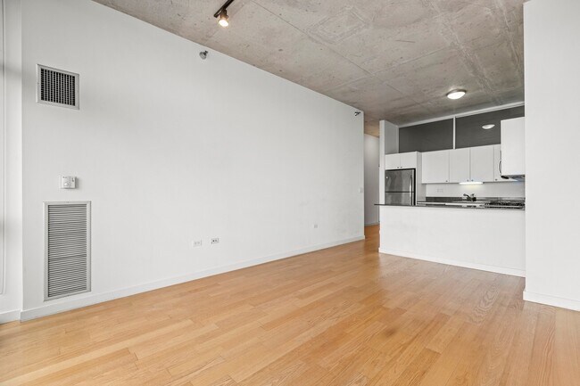Building Photo - 235 W Van Buren St