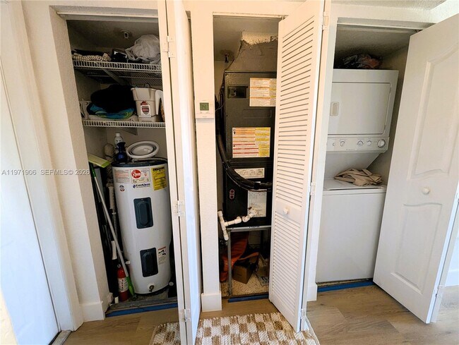 Building Photo - 445 SW 11th St