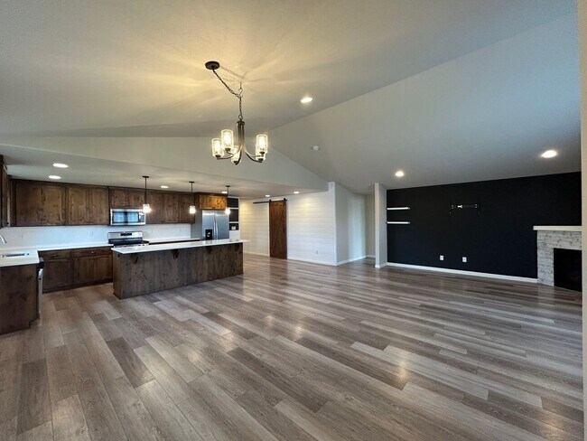 Building Photo - Corner Lot 3 Bed / 2 Bath Home with RV Parking – NW Redmond - PENDING APPLICATION