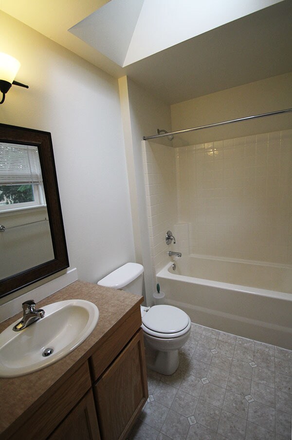 Building Photo - Cai Duplex - Lynnwood