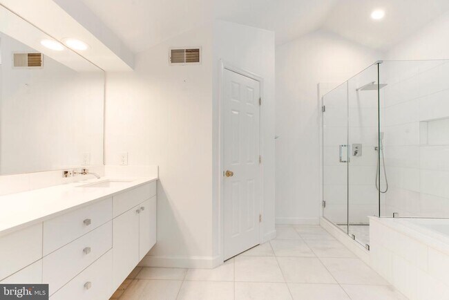 Building Photo - 6021 Riddle Walk