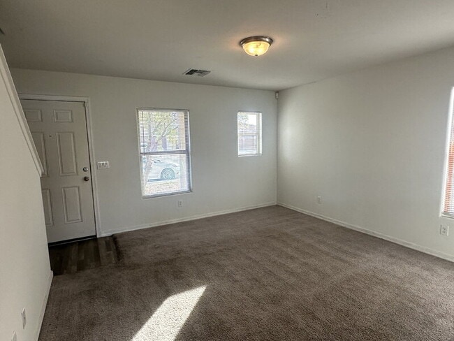 Building Photo - 226 W Watson Ct