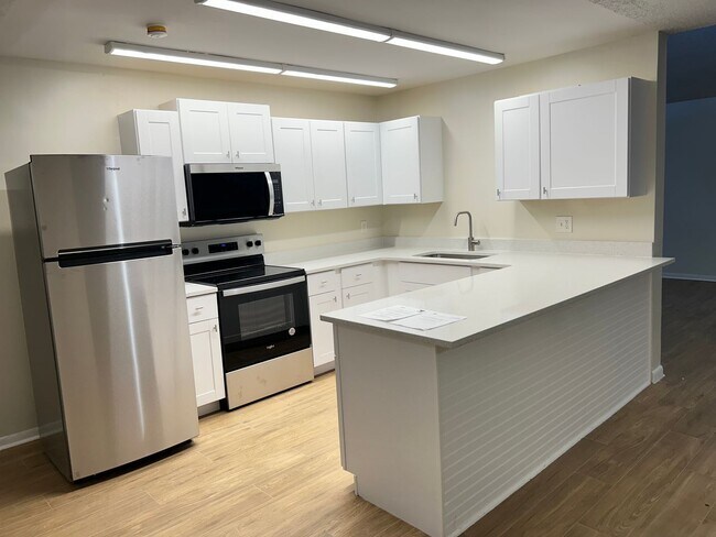 Building Photo - 2611 Antilles Dr