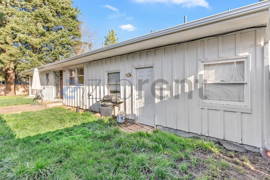 Building Photo - 9720 SW Frewing St