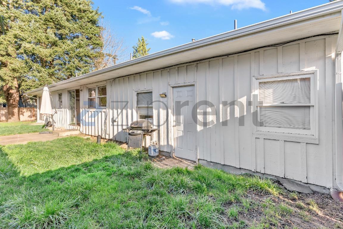 Building Photo - 9720 SW Frewing St