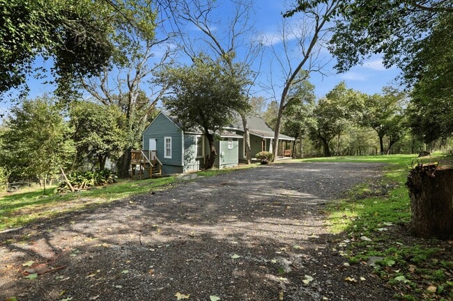 Building Photo - Historic Charm. Modern Updates. Prime Location.