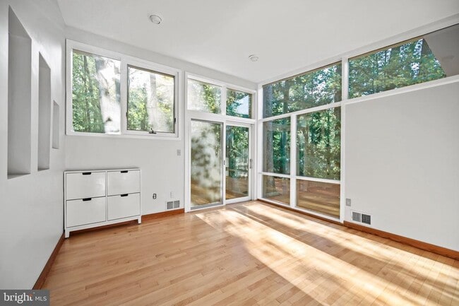 Building Photo - 2227 Glasgow Rd