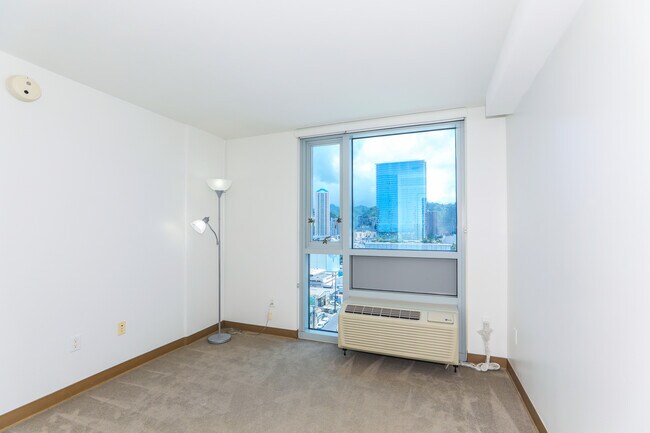 Building Photo - 988 Halekauwila St