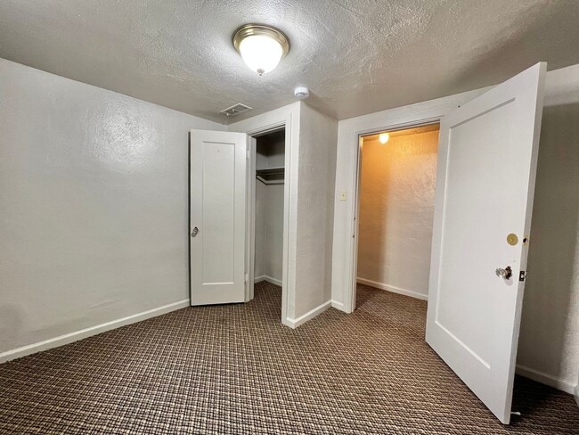 Building Photo - Cozy 2-Bedroom 1-Bath Basement Unit Near UNC!
