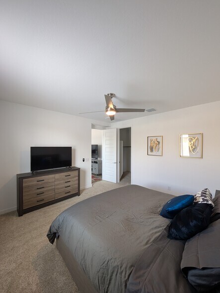 Building Photo - 2561 N Casa Grande Ave