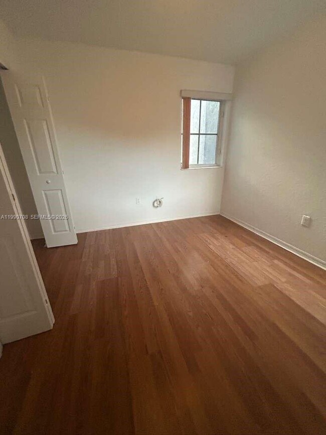 Building Photo - 760 SW 6th Ct