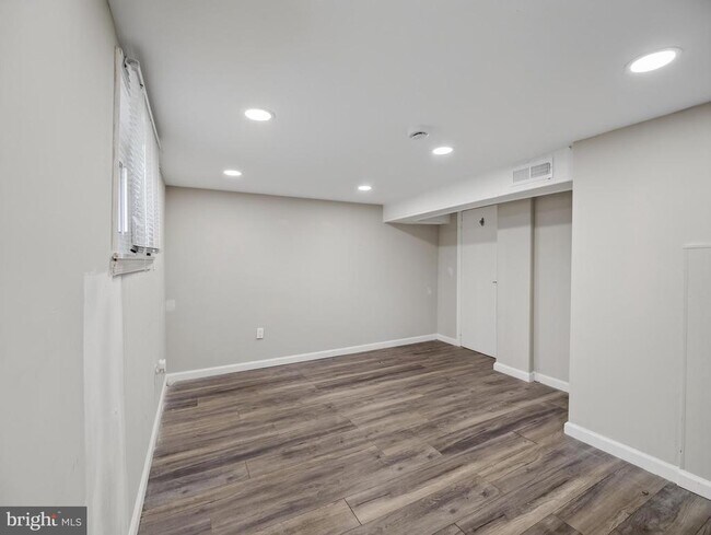 Building Photo - 6008 Addison Rd