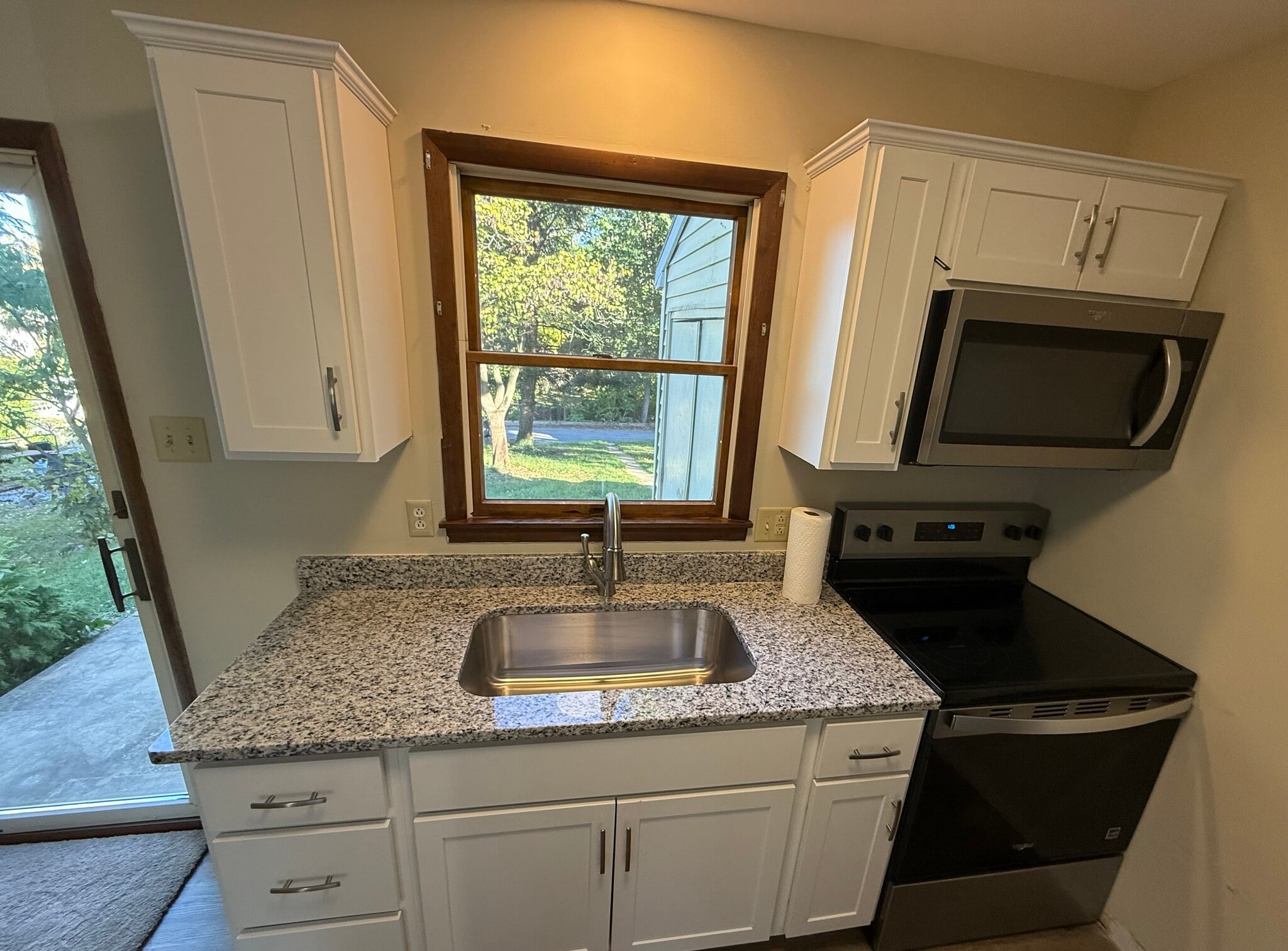 Large new farmhouse sink - 1004 Corbett St