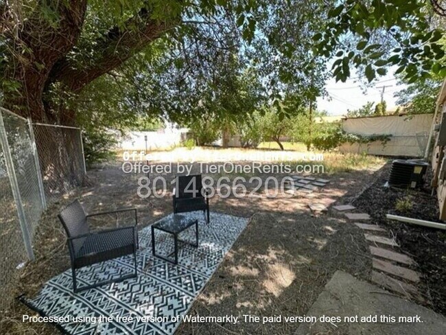 Building Photo - Move-in special: $500 off First months rent
