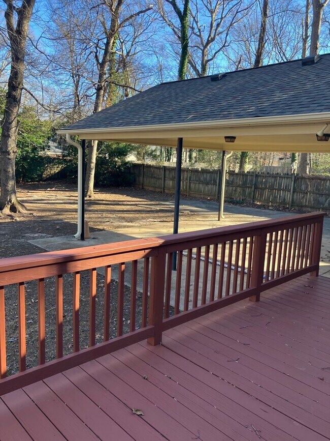 Building Photo - 1018 Jefferson Rd