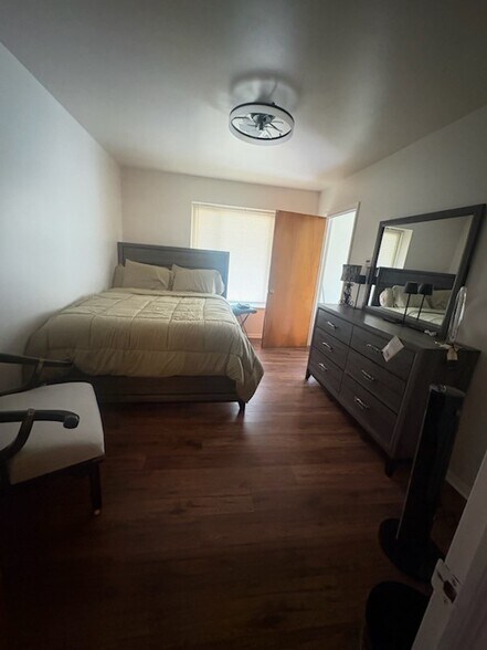 Building Photo - 816 Adelaide St