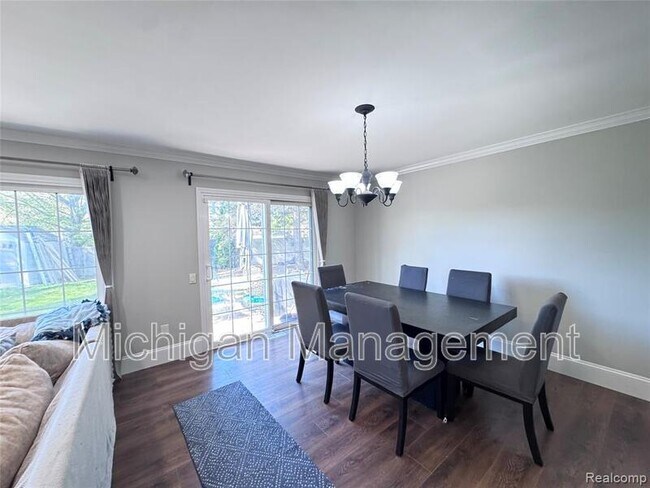 Building Photo - 5203 Forestdale Ct