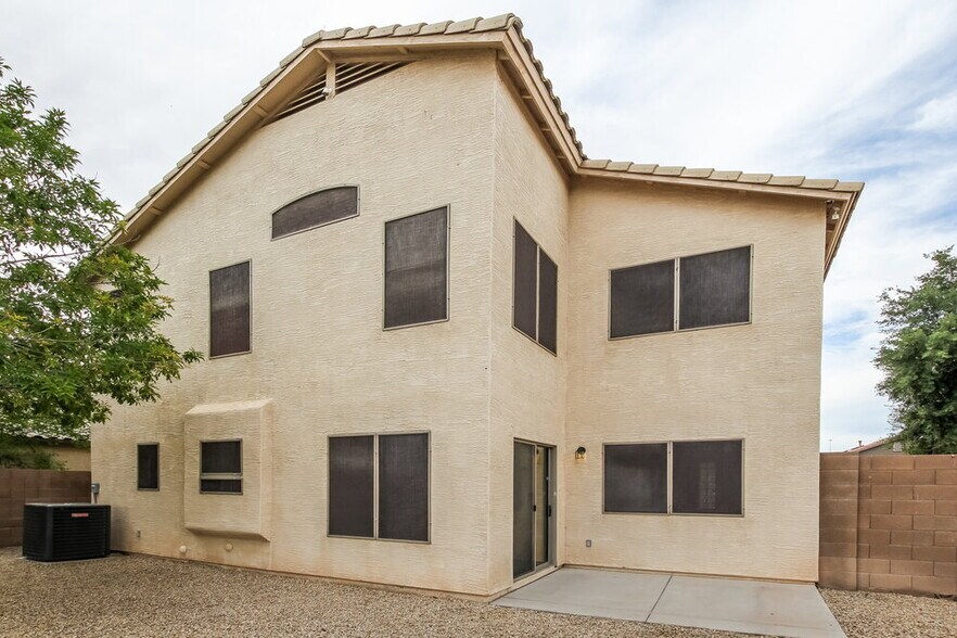 Building Photo - 16231 W Moreland St