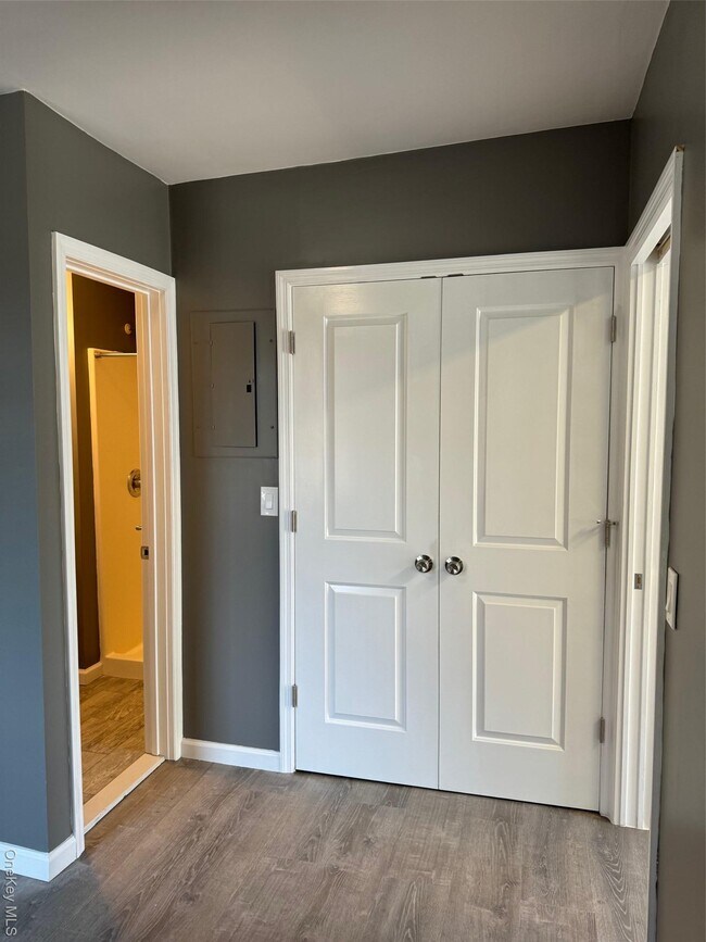 Building Photo - 21 Collegeview Ave