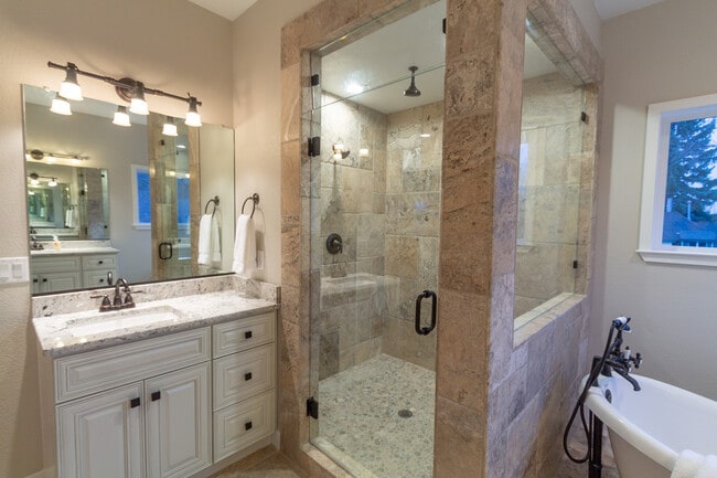 Building Photo - 724 N Walnut St