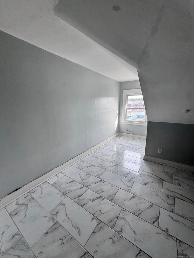 Building Photo - 62 Marne St