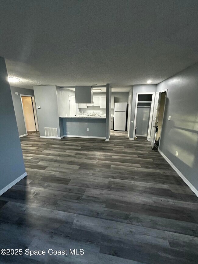 Building Photo - 225 S Tropical Trail