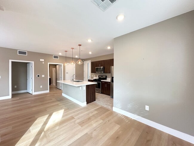 Building Photo - Charleston & 215 Aka Affinity