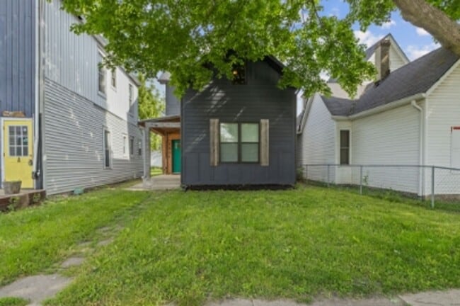 Building Photo - 1806 Woodlawn Ave