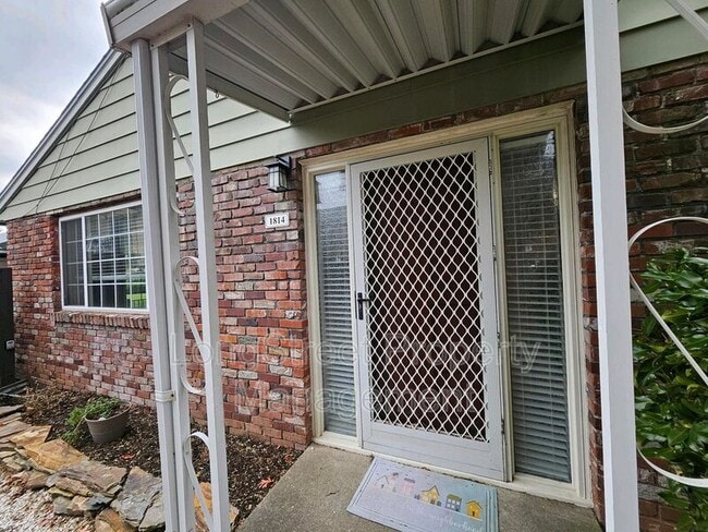 Building Photo - 1814 NE 19th St