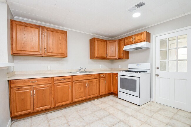 Building Photo - 1606 Harris Ave