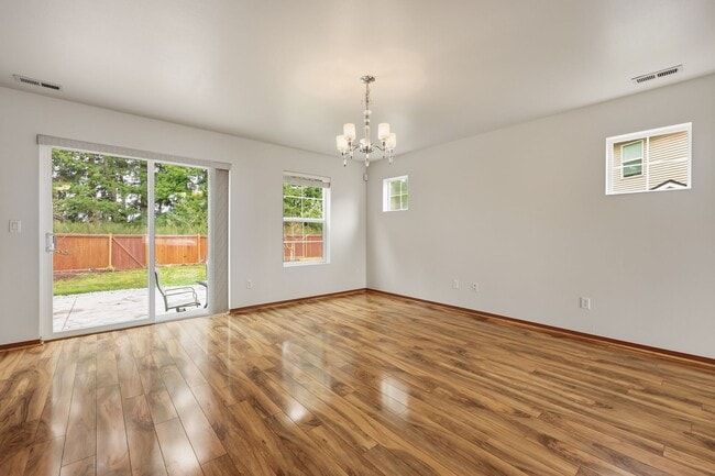 Building Photo - 3 bed 2.5 bath updated home in Tumwater School District - 2300 sq.ft. - fenced back yard.