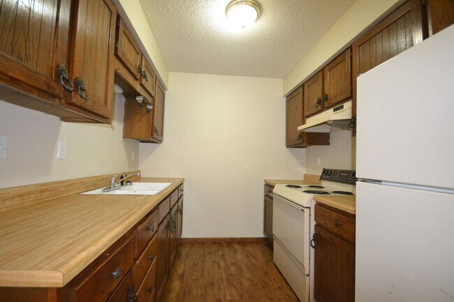 Building Photo - Warsaw Apartments