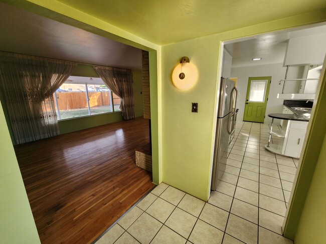 Building Photo - 414 Phillips Dr