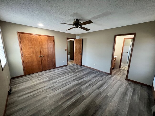 Building Photo - Spacious 3BR Home with 3-Car Garage & Big Backyard