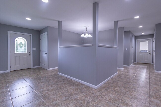 Building Photo - 7700 N Ballew Rd