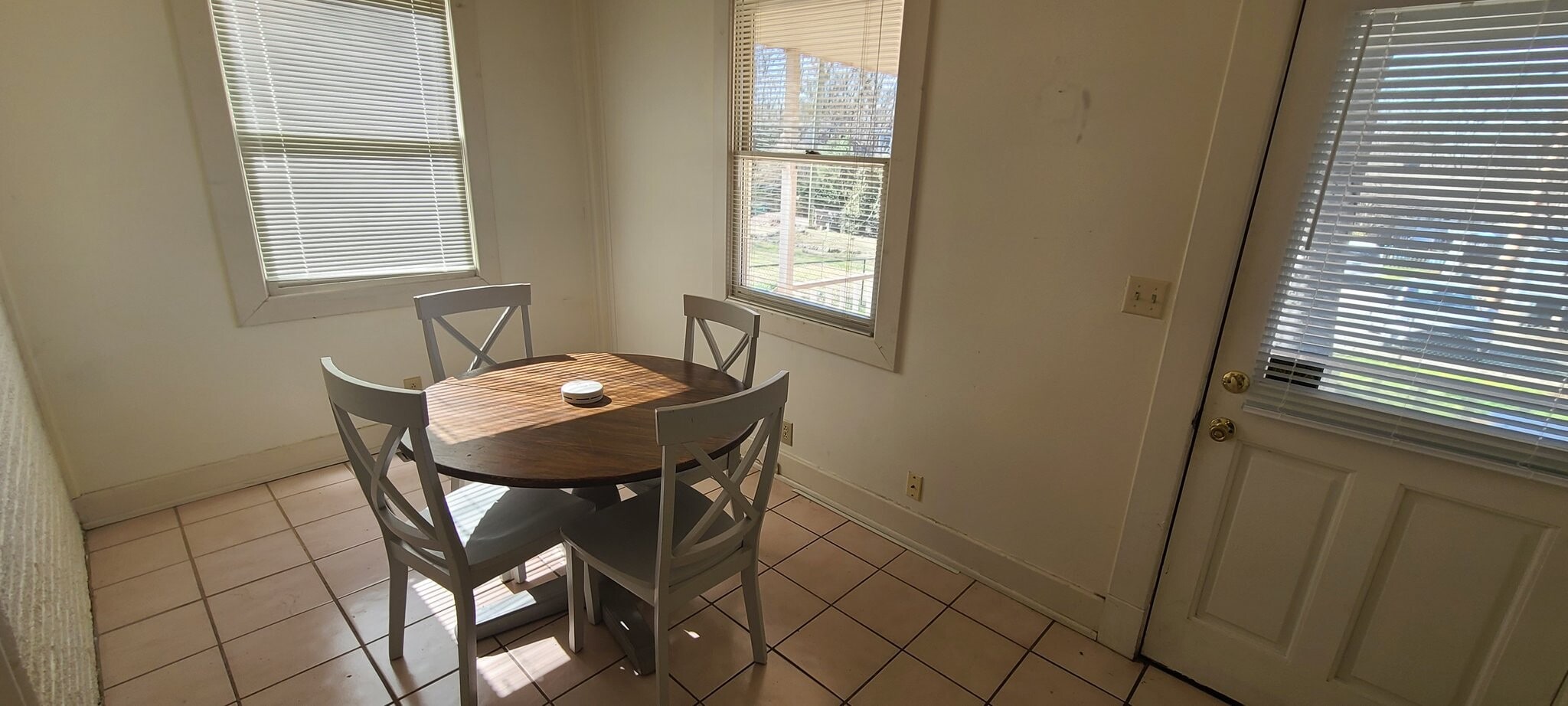 Building Photo - 1921 18th Ave S