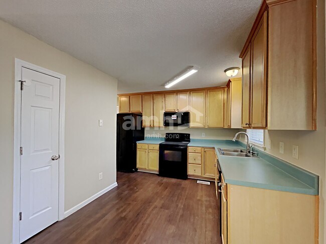 Building Photo - 116 Nightshade Ln