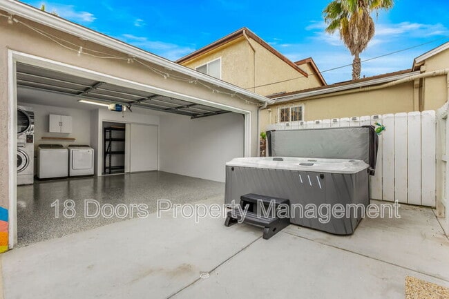 Building Photo - 4535 Winona Ave