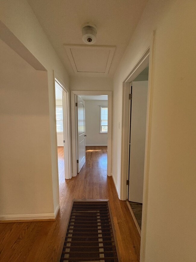 Building Photo - Beautiful home with lots of custom touches...