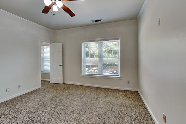 Building Photo - 3420 Binkley Ave