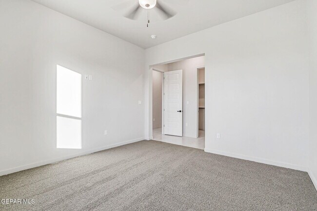 Building Photo - 836 Eltham Dr