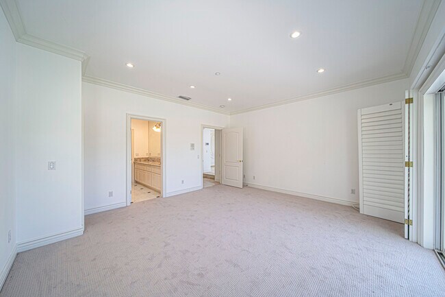 Building Photo - 1160 N Easley Canyon Rd