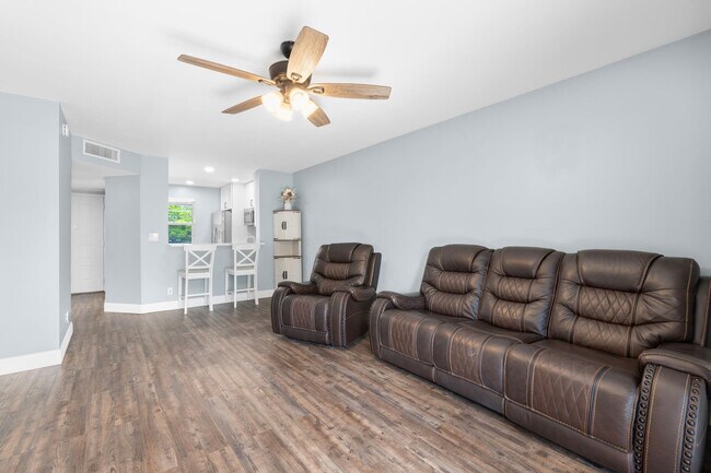 Building Photo - 8800 Royal Palm Blvd