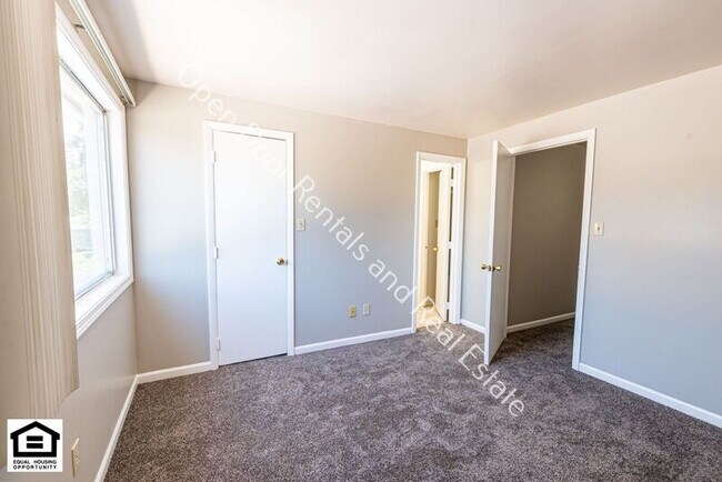 Building Photo - 15030 Tally Ho Dr