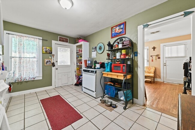 Building Photo - 152 Willow St