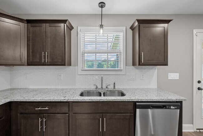 Building Photo - Beautiful 4-Bedroom Home with Modern Comfo...